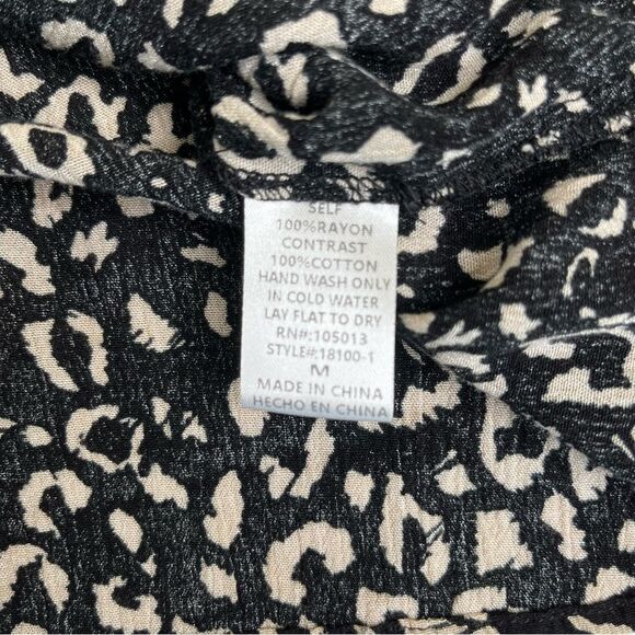 Savanna Jane Floral Embroidered Leopard Print Bell Sleeve Black Top Women Medium - Picture 8 of 14